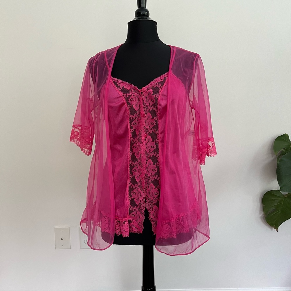 💖 Vintage JcPenny Hot Pink Lace & Sheer Peignoir Set